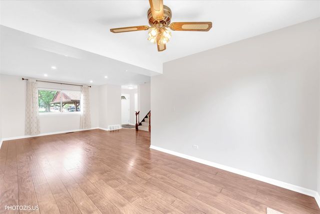 1773 SHOSHONEE Trail 1773, Wheeling, IL 60090