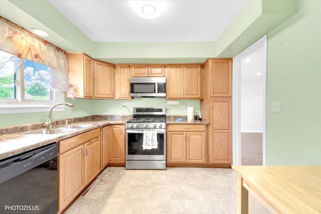 1773 SHOSHONEE Trail 1773, Wheeling, IL 60090