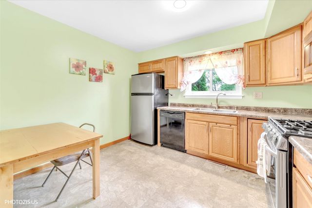 1773 SHOSHONEE Trail 1773, Wheeling, IL 60090