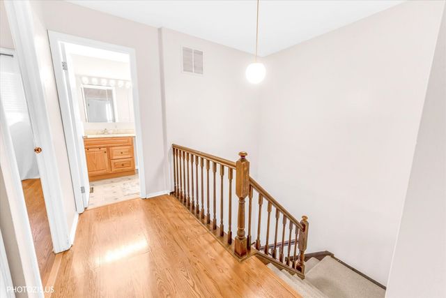 1773 SHOSHONEE Trail 1773, Wheeling, IL 60090