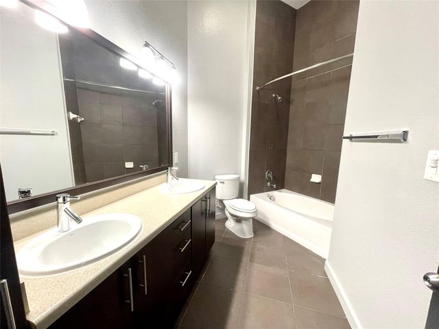 2525 Mccue St Road 327, Houston, TX 77056