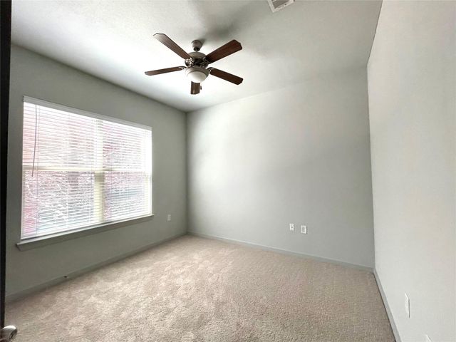 2525 Mccue St Road 327, Houston, TX 77056