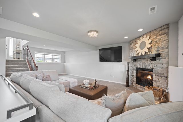 2729 W 83rd Avenue, Merrillville, IN 46410