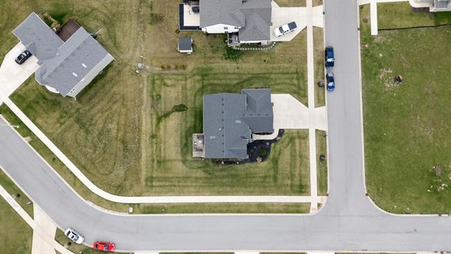2729 W 83rd Avenue, Merrillville, IN 46410