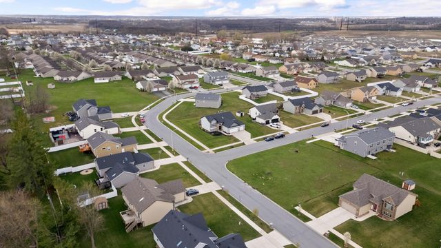 2729 W 83rd Avenue, Merrillville, IN 46410
