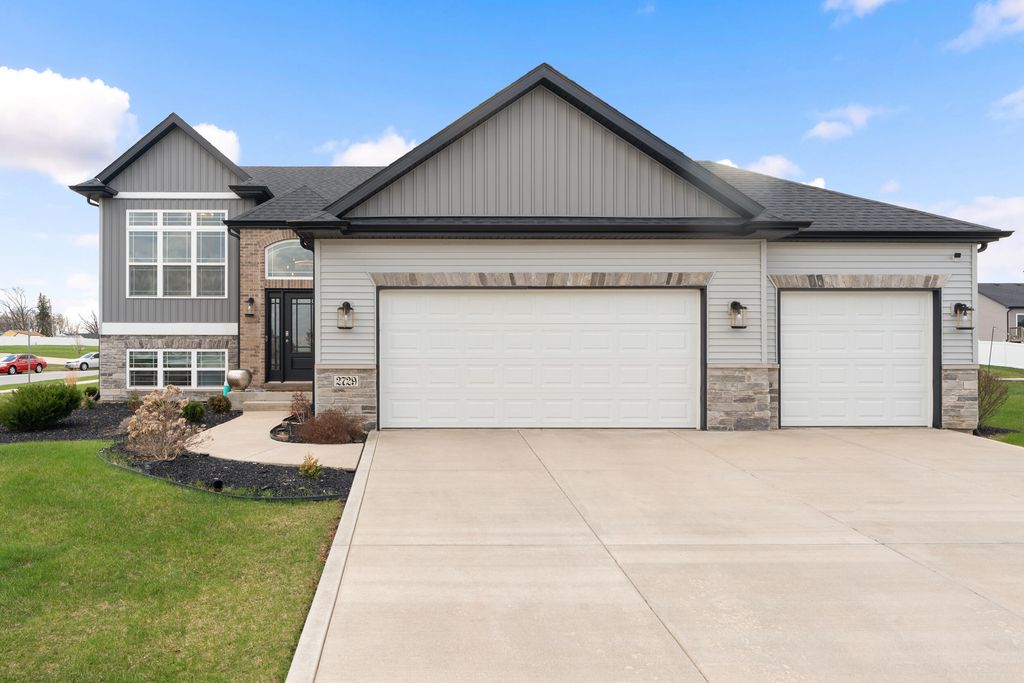 2729 W 83rd Avenue, Merrillville, IN 46410