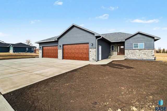 404 E 11th St Street, Crooks, SD 57020