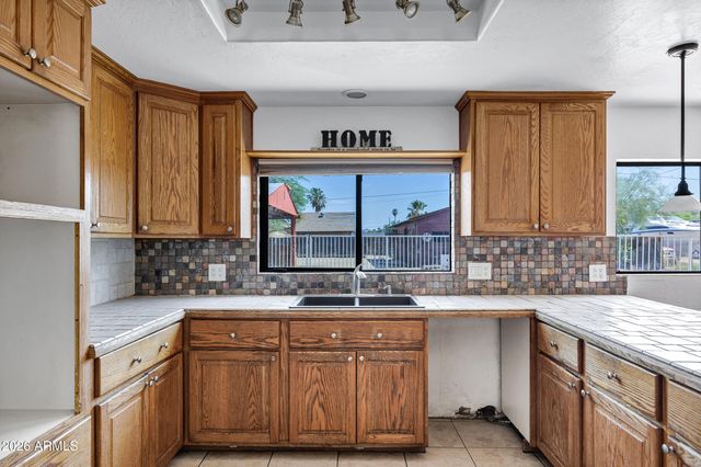 3235 E SUNNYSIDE Lane E, Phoenix, AZ 85032