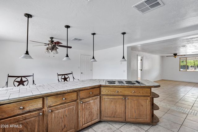 3235 E SUNNYSIDE Lane E, Phoenix, AZ 85032