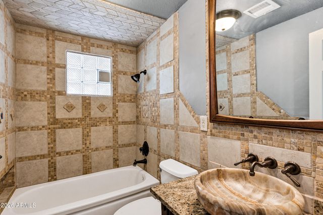 3235 E SUNNYSIDE Lane E, Phoenix, AZ 85032