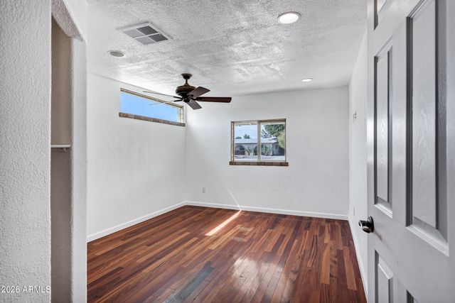 3235 E SUNNYSIDE Lane E, Phoenix, AZ 85032