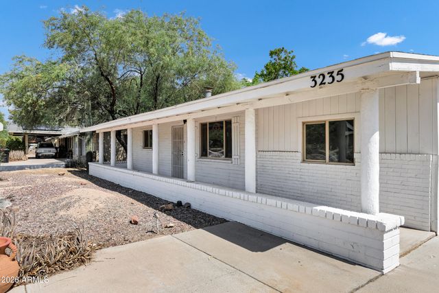 3235 E SUNNYSIDE Lane E, Phoenix, AZ 85032