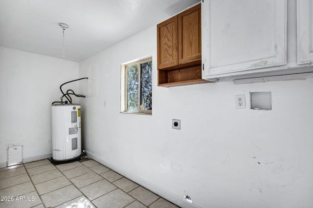 3235 E SUNNYSIDE Lane E, Phoenix, AZ 85032