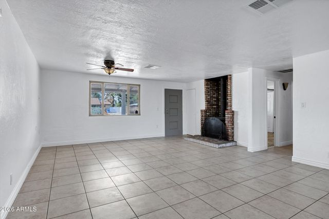 3235 E SUNNYSIDE Lane E, Phoenix, AZ 85032