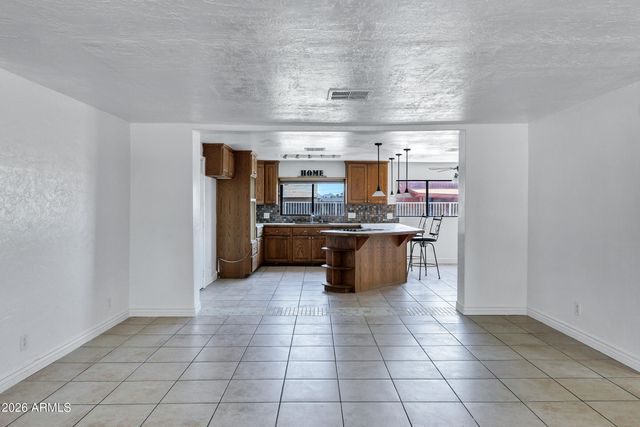 3235 E SUNNYSIDE Lane E, Phoenix, AZ 85032