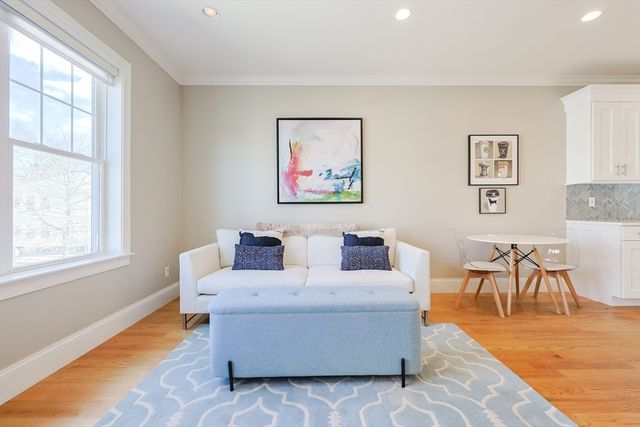 17 Washington Avenue 3, Waltham, MA 02453