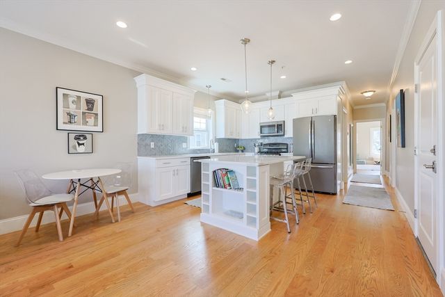 17 Washington Avenue 3, Waltham, MA 02453