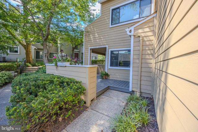11017-A VILLARIDGE CT, Reston, VA 20191