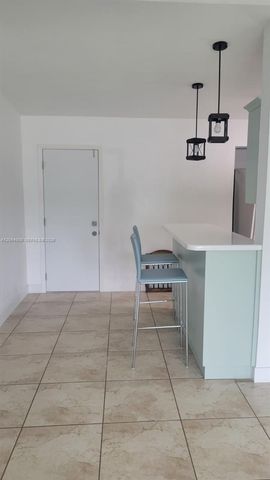 11340 SW 48th St, Miami, FL 33165