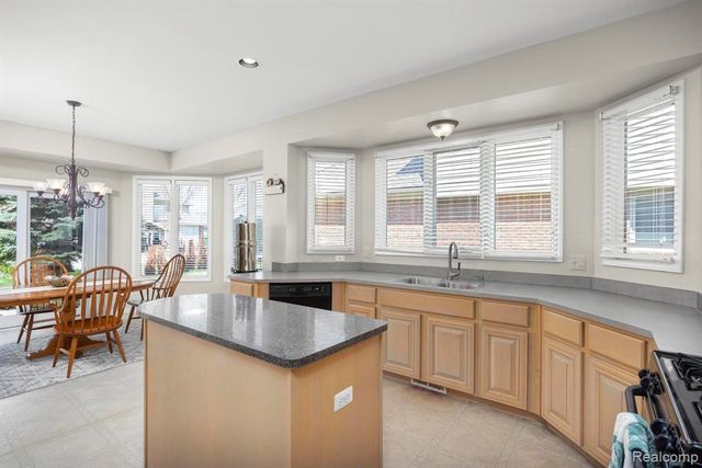 49213 Dunhill Drive, Macomb, MI 48044