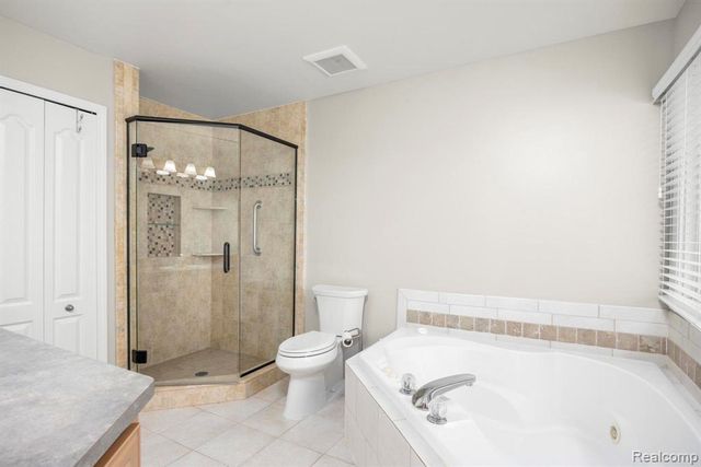 49213 Dunhill Drive, Macomb, MI 48044