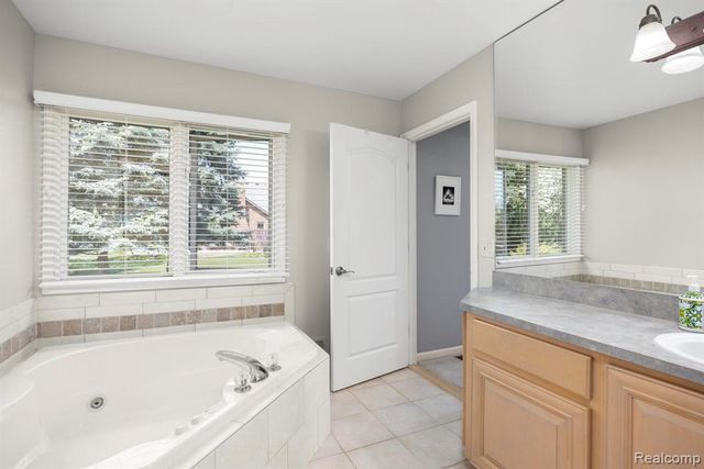 49213 Dunhill Drive, Macomb, MI 48044