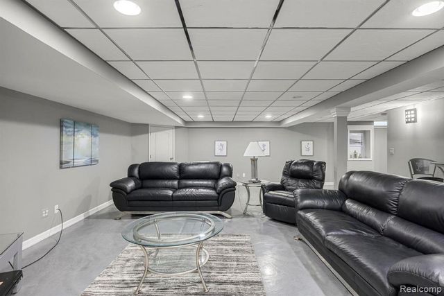 49213 Dunhill Drive, Macomb, MI 48044