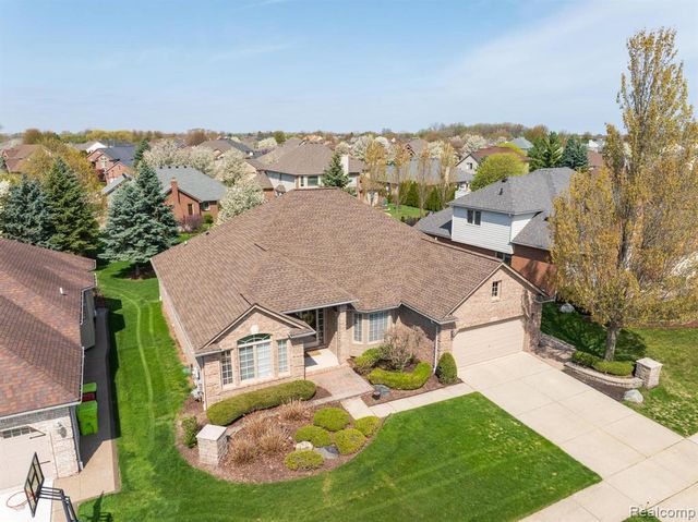 49213 Dunhill Drive, Macomb, MI 48044