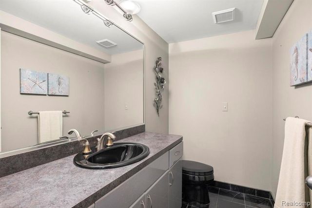 49213 Dunhill Drive, Macomb, MI 48044