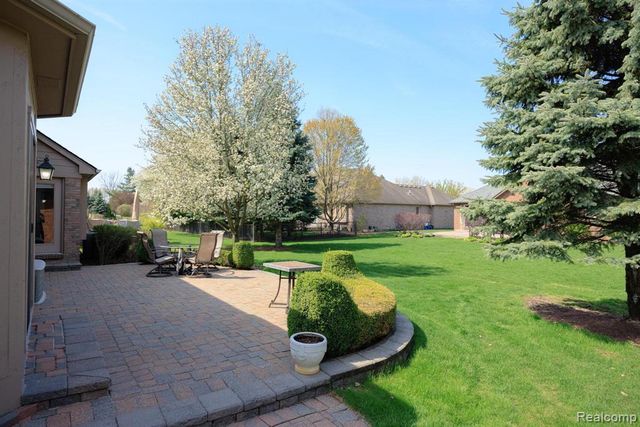49213 Dunhill Drive, Macomb, MI 48044