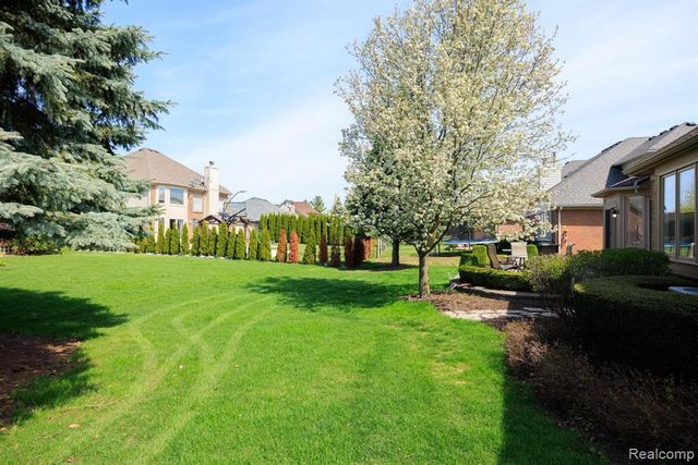 49213 Dunhill Drive, Macomb, MI 48044