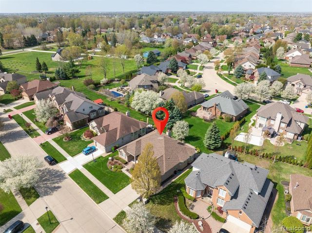 49213 Dunhill Drive, Macomb, MI 48044