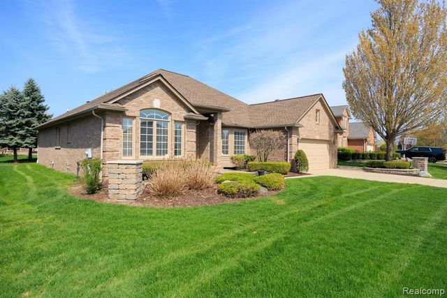 49213 Dunhill Drive, Macomb, MI 48044