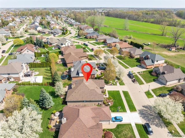 49213 Dunhill Drive, Macomb, MI 48044