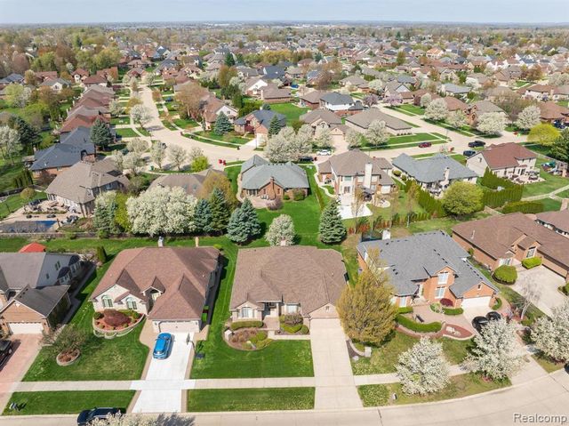 49213 Dunhill Drive, Macomb, MI 48044
