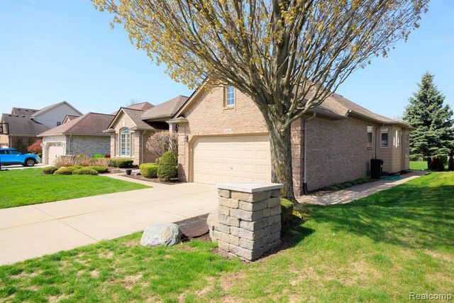 49213 Dunhill Drive, Macomb, MI 48044