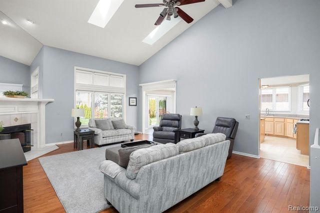 49213 Dunhill Drive, Macomb, MI 48044