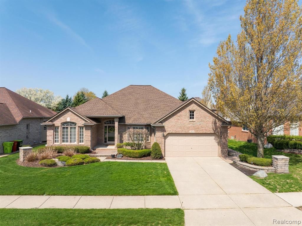 49213 Dunhill Drive, Macomb, MI 48044