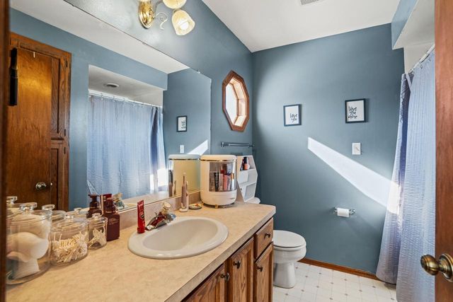 8608 Camelot TRACE, Sturtevant, WI 53177