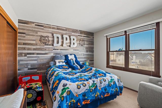 8608 Camelot TRACE, Sturtevant, WI 53177