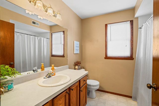 8608 Camelot TRACE, Sturtevant, WI 53177