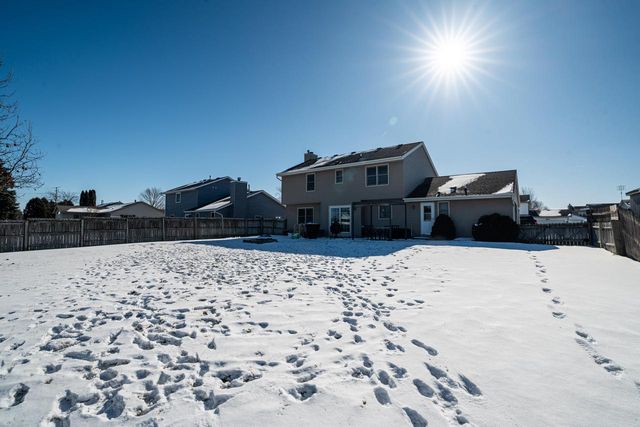 8608 Camelot TRACE, Sturtevant, WI 53177