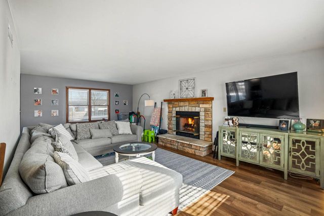 8608 Camelot TRACE, Sturtevant, WI 53177