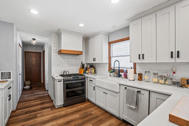 8608 Camelot TRACE, Sturtevant, WI 53177