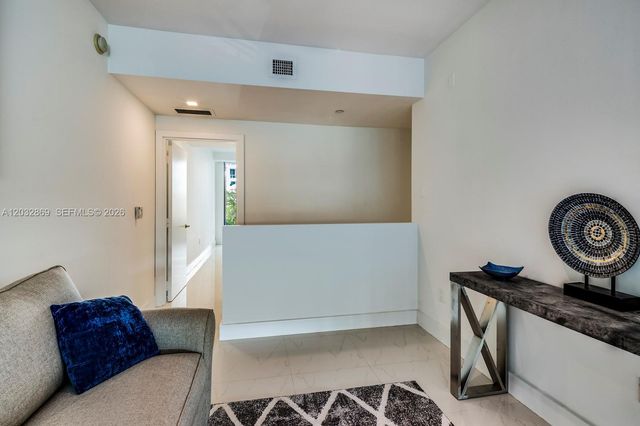 6000 Collins Ave 346, Miami Beach, FL 33140