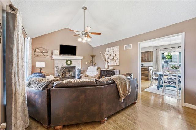 404 SE Onyx Drive, Lee's Summit, MO 64063