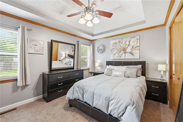 404 SE Onyx Drive, Lee's Summit, MO 64063