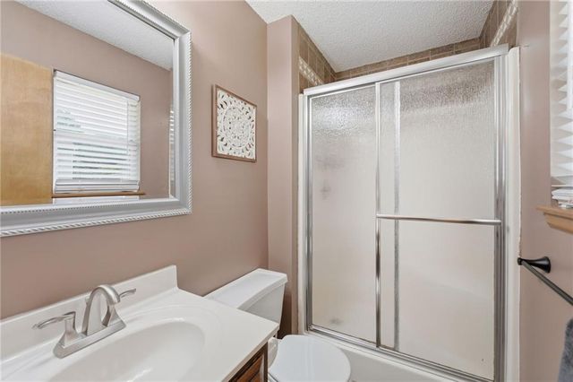 404 SE Onyx Drive, Lee's Summit, MO 64063
