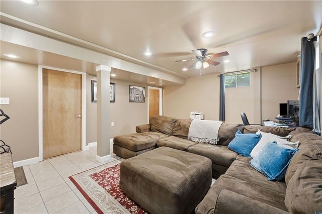 404 SE Onyx Drive, Lee's Summit, MO 64063