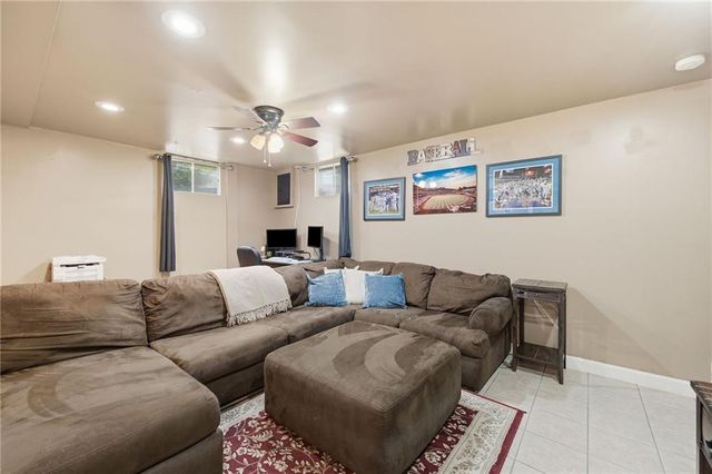 404 SE Onyx Drive, Lee's Summit, MO 64063